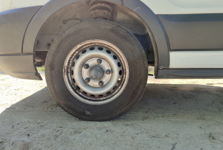 FORD TRANSIT Plateau Fixe/ H1 350 L4 / 2.2 155 cv / 3 Pl