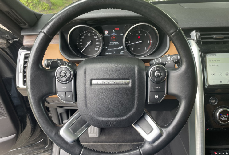 Land-Rover Discovery  2.0 TD4 4WD HSE LUXURY 7 PLACES 180 SUIVI COMPLET LAND ROVER
