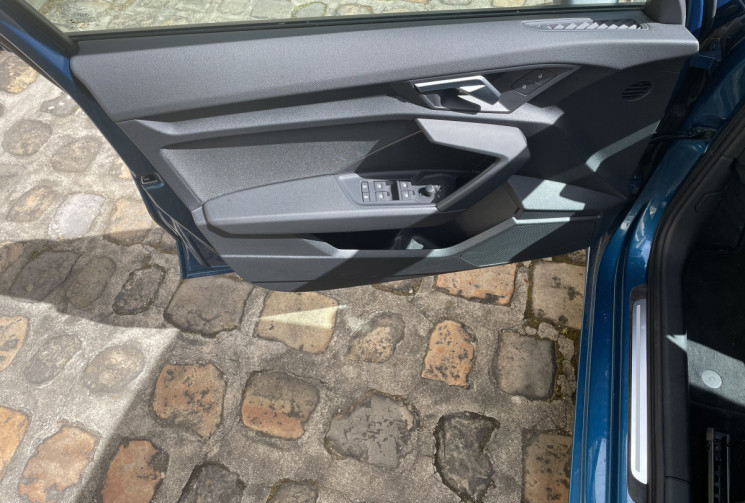 AUDI A3 SPORTBACK ADVANCED 40 TFSI QUATTRO BVA 190  FAIBLE KILOMETRAGE 1ere main 
