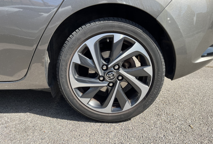 TOYOTA AURIS TECHNOLINE 136H 98 VVT-i / suivi d'entretien / deux clés