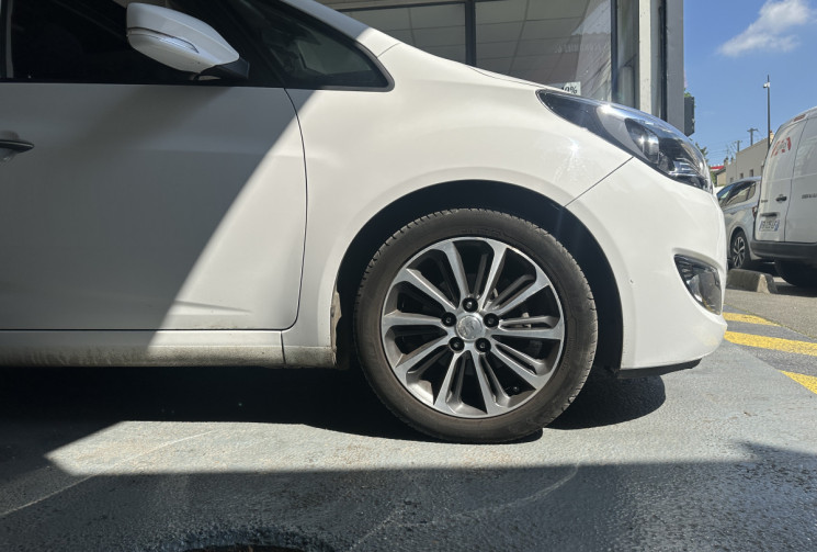 Hyundai ix20 1.6 CRDI 115 toit ouvrant 