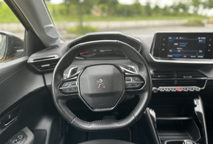 PEUGEOT 208 II 1.2 PureTech 100 cv Boîte auto / Véhicule école