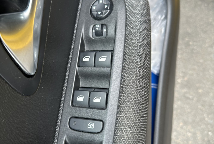 PEUGEOT 208 II 1.2 PureTech 100 cv Boîte auto / Véhicule école