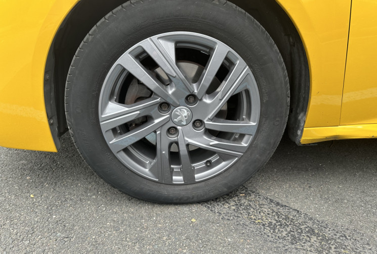 PEUGEOT 208 II 1.2 PureTech 100 cv Boîte auto / Véhicule école