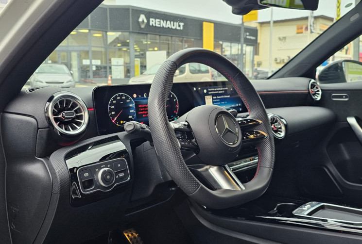 Mercedes Classe A 180 AMG line 136 cv toit ouvrant