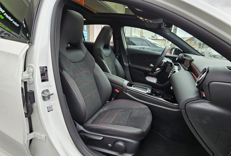 Mercedes Classe A 180 AMG line 136 cv toit ouvrant