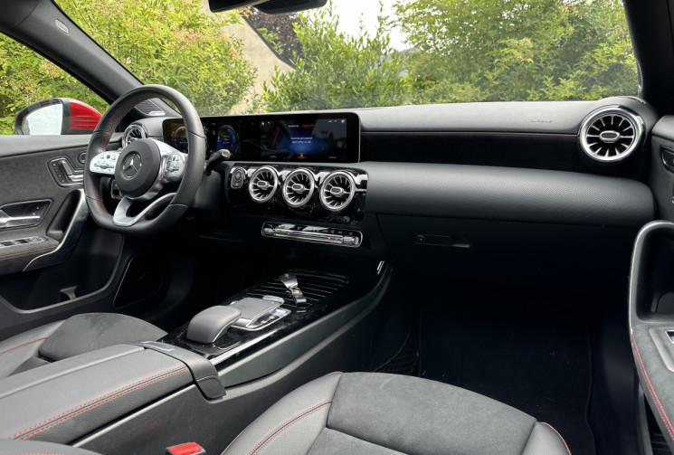 MERCEDES CLASSE A 200 163ch AMG Line 7G-DCT Toit Ouv / Sièges Elec / Caméra 360 / Burnmester