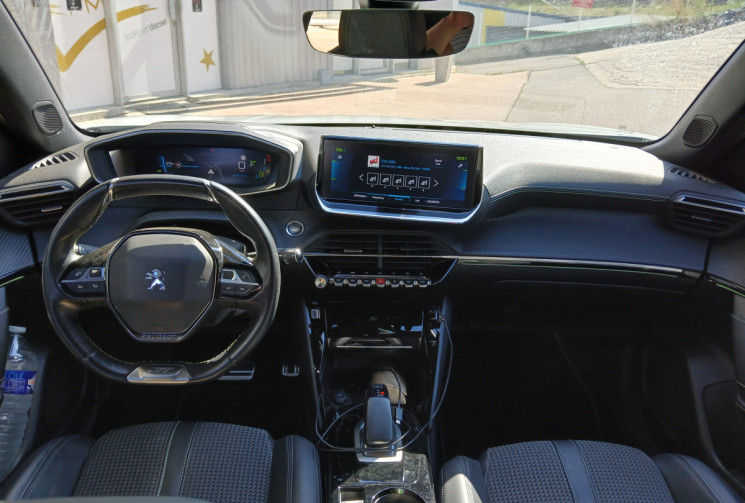 PEUGEOT 2008 e-2008 100 kw 136 ch GT  Charge rapide