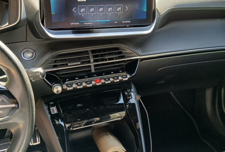 PEUGEOT 2008 e-2008 100 kw 136 ch GT  Charge rapide
