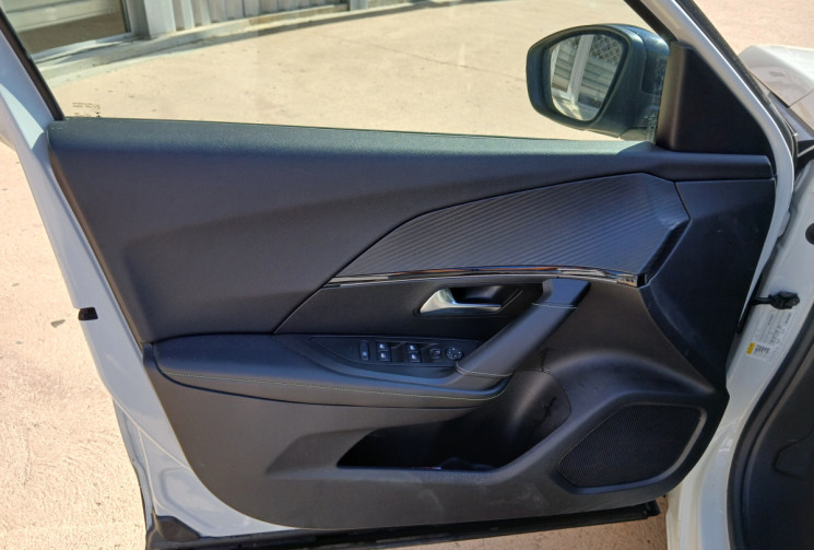 PEUGEOT 2008 e-2008 100 kw 136 ch GT  Charge rapide