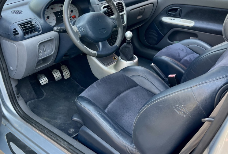 RENAULT CLIO 2 ph1 3.0 V6 225cv Rare / Renault Sport
