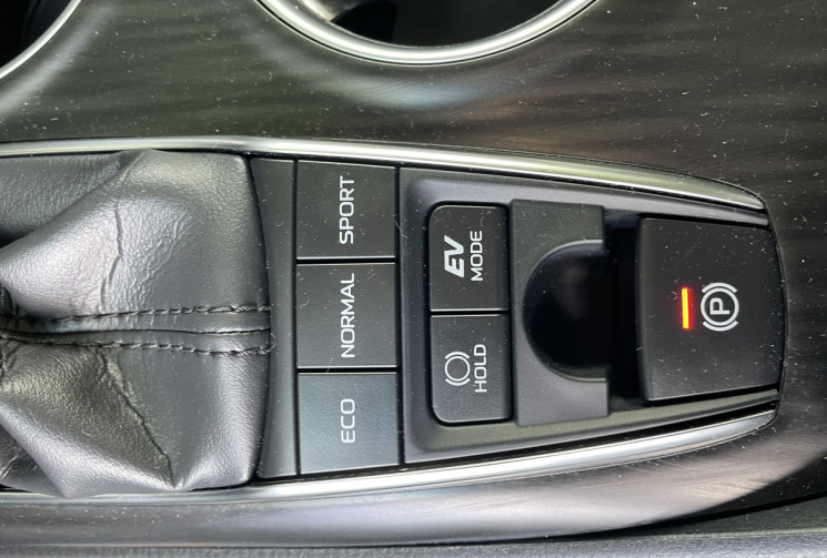 TOYOTA Camry 2.5 VVT-I 16V HYBRID DESIGN 218