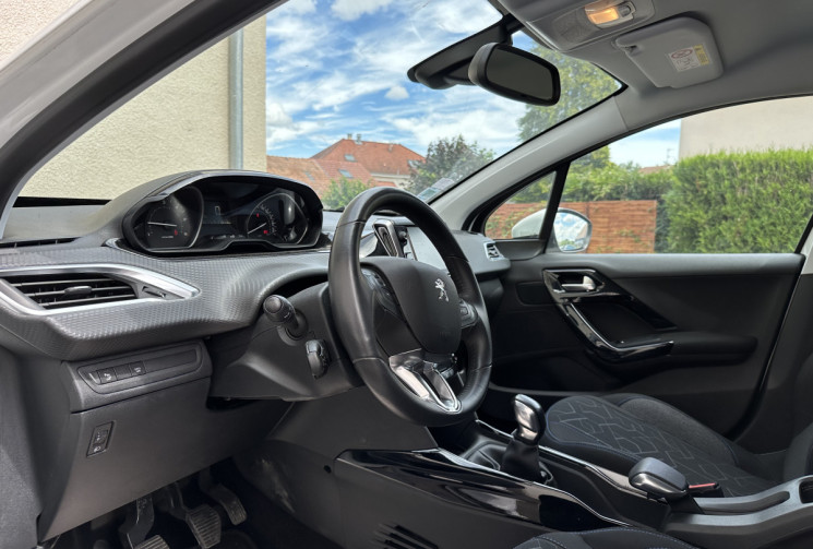 PEUGEOT 2008 1.5 BLUE HDI 100 CH SIGNATURE BVM5
