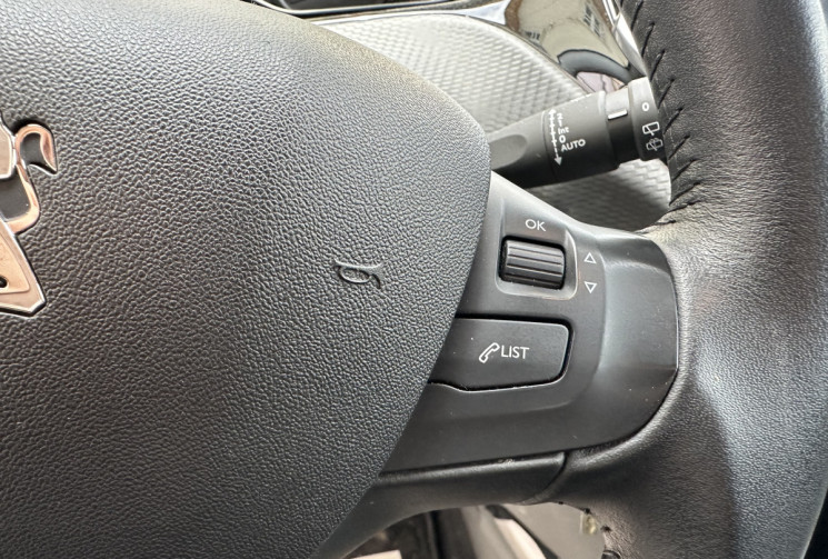 PEUGEOT 2008 1.5 BLUE HDI 100 CH SIGNATURE BVM5