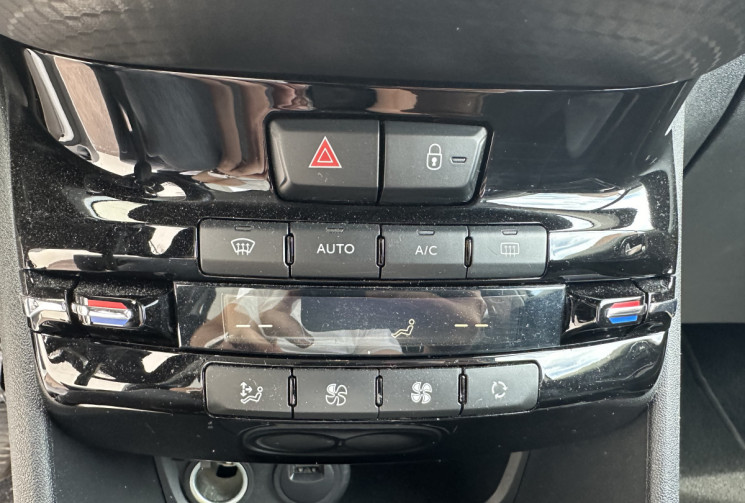 PEUGEOT 2008 1.5 BLUE HDI 100 CH SIGNATURE BVM5