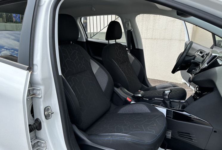 PEUGEOT 2008 1.5 BLUE HDI 100 CH SIGNATURE BVM5