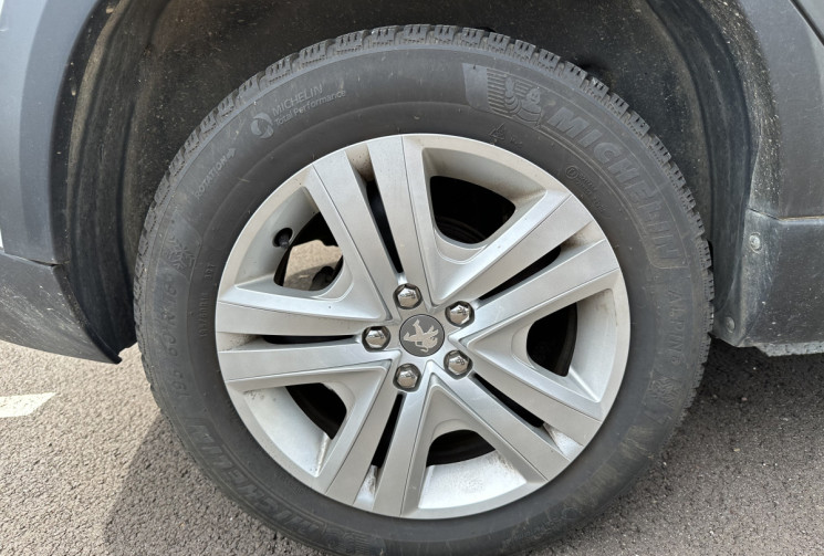 PEUGEOT 2008 1.5 BLUE HDI 100 CH SIGNATURE BVM5