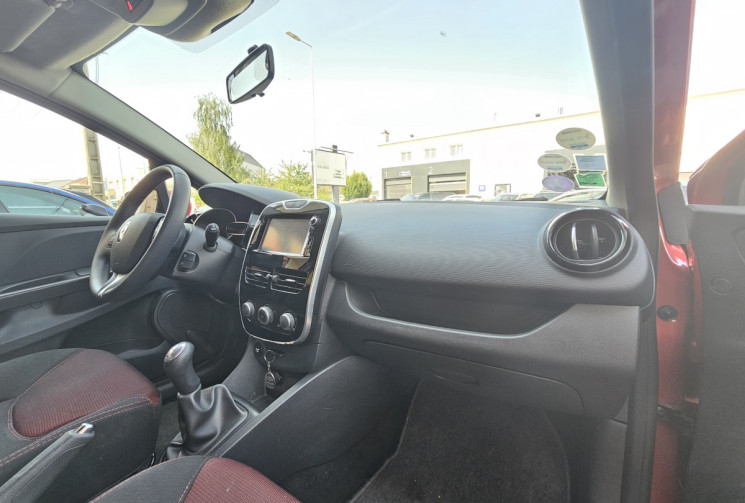 RENAULT CLIO 1.2 16v 75 ch Trend DISTRIBUTION 04/2024 4 PNEUS NEUFS SUIVI RENAULT 