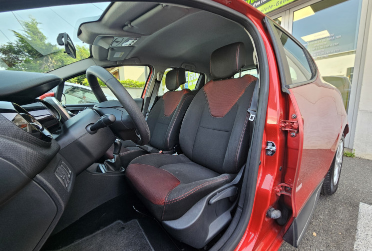 RENAULT CLIO 1.2 16v 75 ch Trend DISTRIBUTION 04/2024 4 PNEUS NEUFS SUIVI RENAULT 