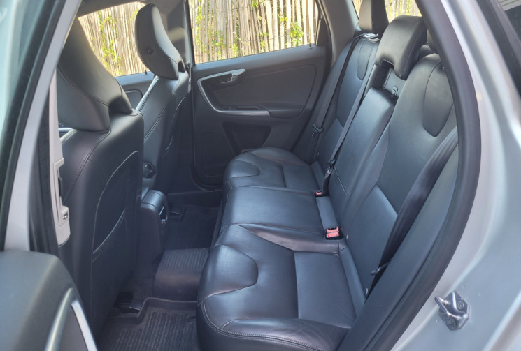 Volvo XC60 I Phase 2 D3 Drive 2.0 Momentum Business TDi 20V DPF FWD 136 cv