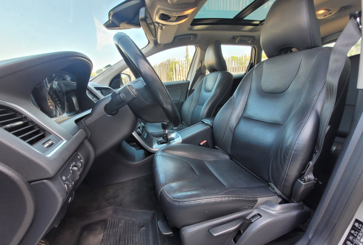 Volvo XC60 I Phase 2 D3 Drive 2.0 Momentum Business TDi 20V DPF FWD 136 cv