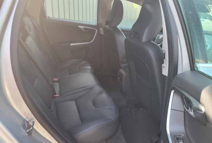 Volvo XC60 I Phase 2 D3 Drive 2.0 Momentum Business TDi 20V DPF FWD 136 cv