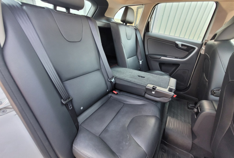 Volvo XC60 I Phase 2 D3 Drive 2.0 Momentum Business TDi 20V DPF FWD 136 cv