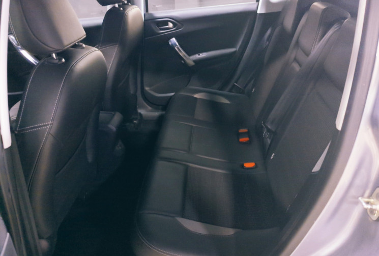 PEUGEOT 2008 e-HDi 92ch FAP ETG6 BLUE LION