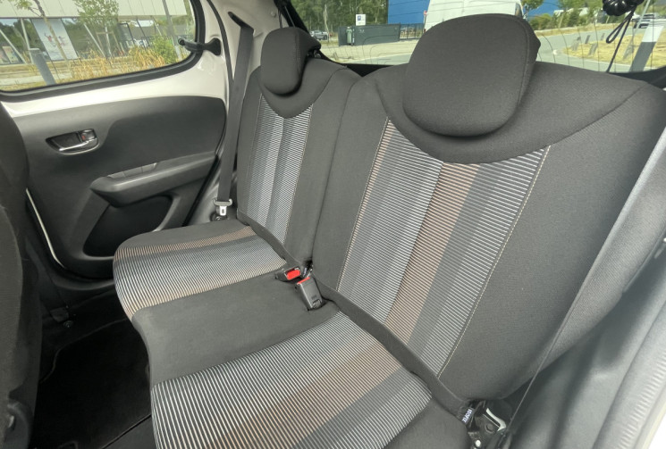 PEUGEOT 108 ALLURE TOP 1.2 82cv * Distribution Faite Pour la vente