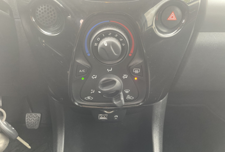 PEUGEOT 108 ALLURE TOP 1.2 82cv * Distribution Faite Pour la vente