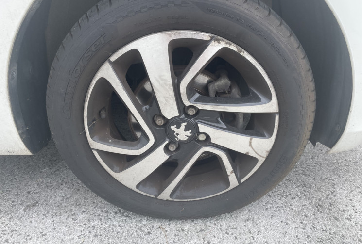 PEUGEOT 108 ALLURE TOP 1.2 82cv * Distribution Faite Pour la vente