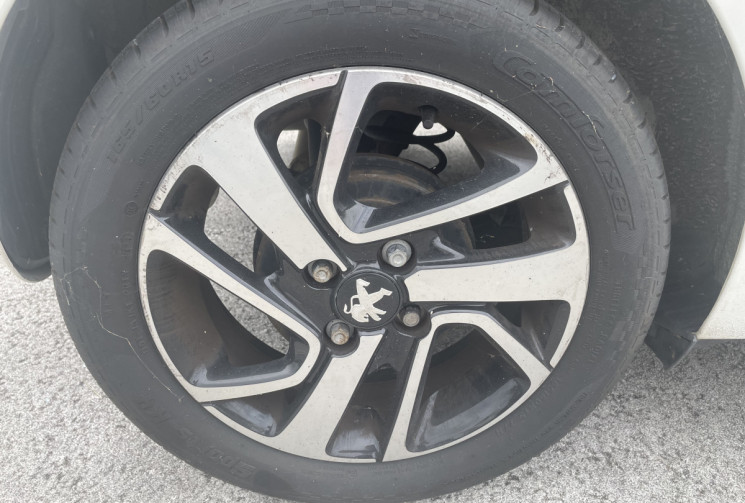 PEUGEOT 108 ALLURE TOP 1.2 82cv * Distribution Faite Pour la vente
