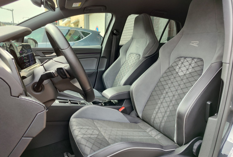 Volkswagen Golf 8 / 1.5 eTSi 150 cv / R line / Suivi VW