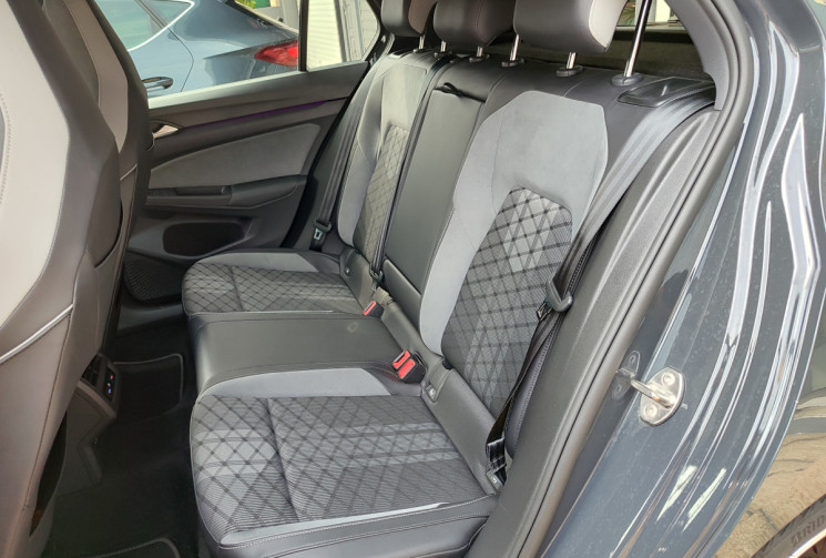 Volkswagen Golf 8 / 1.5 eTSi 150 cv / R line / Suivi VW