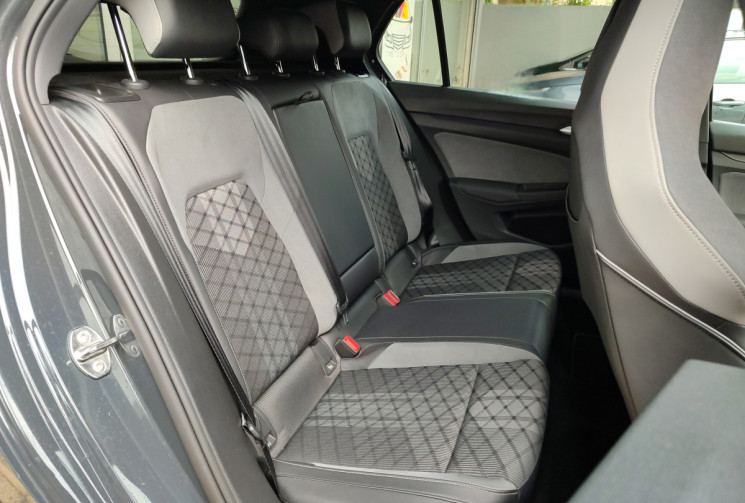 Volkswagen Golf 8 / 1.5 eTSi 150 cv / R line / Suivi VW