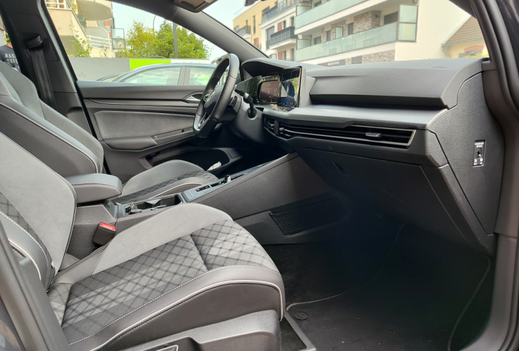 Volkswagen Golf 8 / 1.5 eTSi 150 cv / R line / Suivi VW