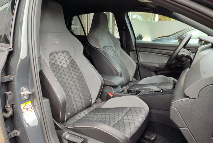 Volkswagen Golf 8 / 1.5 eTSi 150 cv / R line / Suivi VW