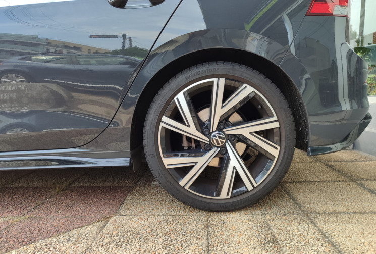 Volkswagen Golf 8 / 1.5 eTSi 150 cv / R line / Suivi VW