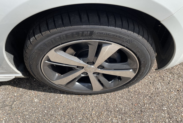 PEUGEOT 308 1.2 130 ch GT Line/42450 km/Entretiens Peugeot/Courroie remplacée/ Véhicule en TBE