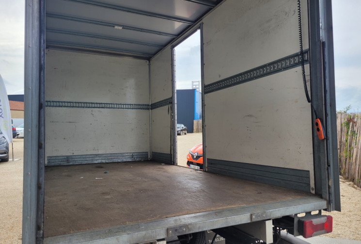 IVECO DAILY VI Fourgon Phase 2 35C18 3.0 D 16V Hi-Matic 180 cv Boîte auto
