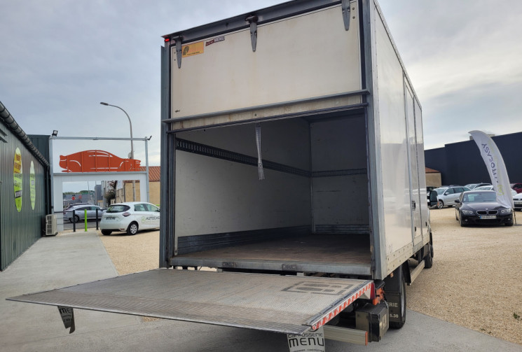 IVECO DAILY VI Fourgon Phase 2 35C18 3.0 D 16V Hi-Matic 180 cv Boîte auto