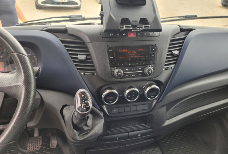 IVECO DAILY VI Fourgon Phase 2 35C18 3.0 D 16V Hi-Matic 180 cv Boîte auto