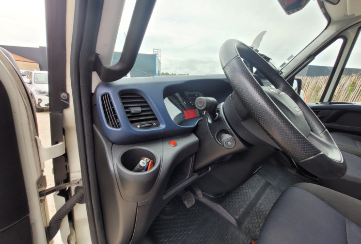 IVECO DAILY VI Fourgon Phase 2 35C18 3.0 D 16V Hi-Matic 180 cv Boîte auto