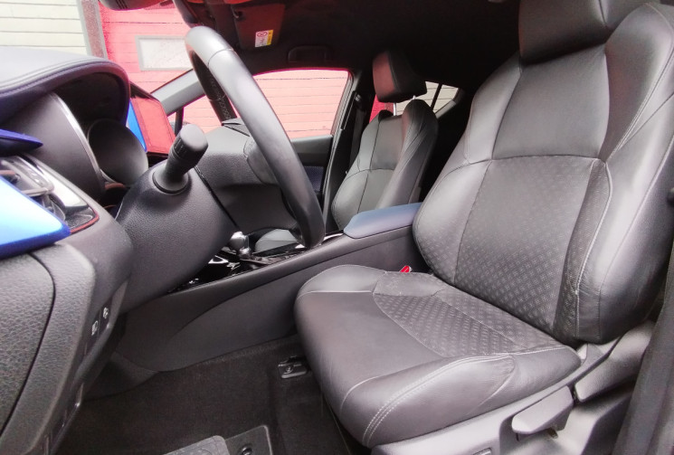 Toyota C-HR Hybride 1.8 122 Graphic 2WD E-CVT / Entretien 100% Toyota