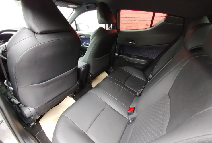 Toyota C-HR Hybride 1.8 122 Graphic 2WD E-CVT / Entretien 100% Toyota