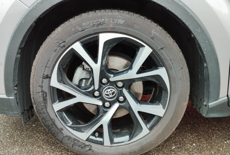 Toyota C-HR Hybride 1.8 122 Graphic 2WD E-CVT / Entretien 100% Toyota