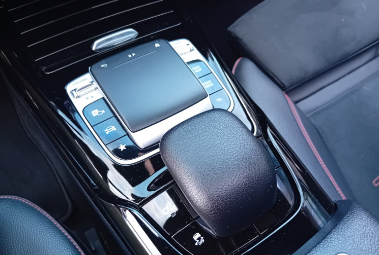 Mercedes Classe A 35 AMG 4MATIC 7G-DCT 306 CV - Toit Ouvrant - Burmester - Boutons AMG Oled