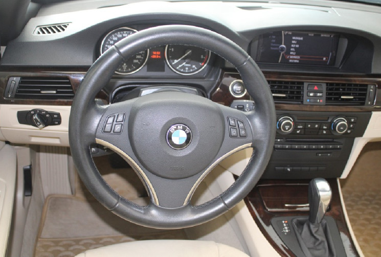 BMW SERIE 3 CABRIOLET 3.0 l 204 cv  Pack luxe  52 000 km !!!!!! Etat parfait