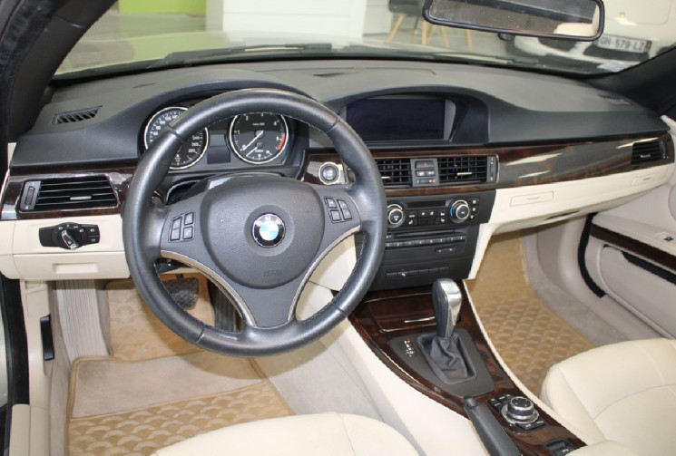 BMW SERIE 3 CABRIOLET 3.0 l 204 cv  Pack luxe  52 000 km !!!!!! Etat parfait