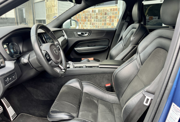 Volvo XC60  II T8 2.0 Ti 407 Plug in Hybrid AWD Geartronic8 318 cv R DESIGN